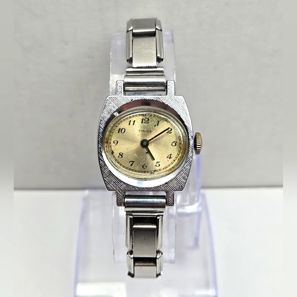 Womens Vintage Timex Bracelet Manual Wind Watch Silver Tone Running - Picture 1 of 11